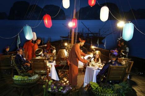 Du thuyền Hạ Long Indochina Sails