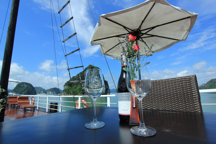 Du Thuyền Hạ Long Carina Cruise