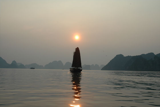 Bình minh trên vịnh Bái Tử Long