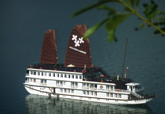 Du thuyền Hạ Long Jasmine Cruise