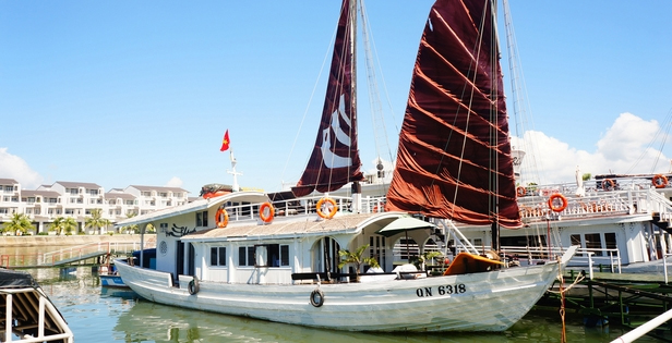 Du Thuyền Bhaya Legend Cruises